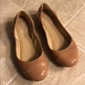 Camel color Saks flats, size 6